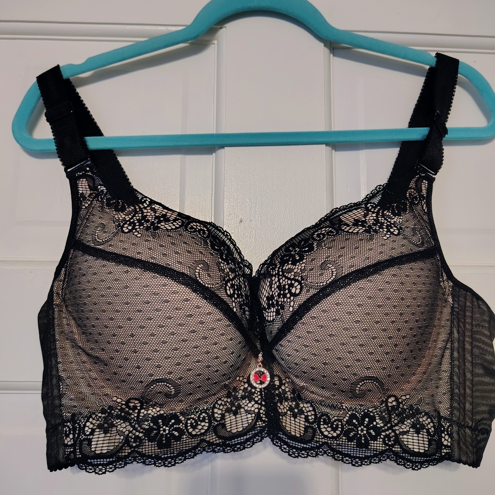 Chic Black Lace Underwire Bra